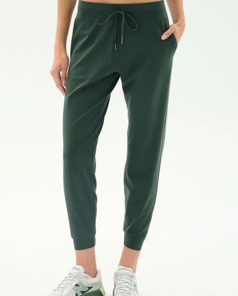 Airweight Jogger 7/8 with Piping